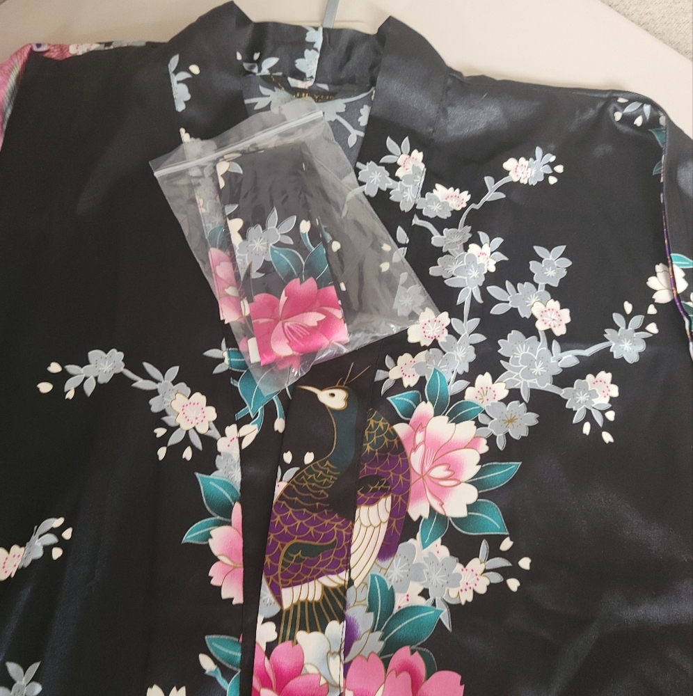 Robe - Picture 3 of 3